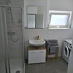 Modernes In Guter Lage Deluxe *