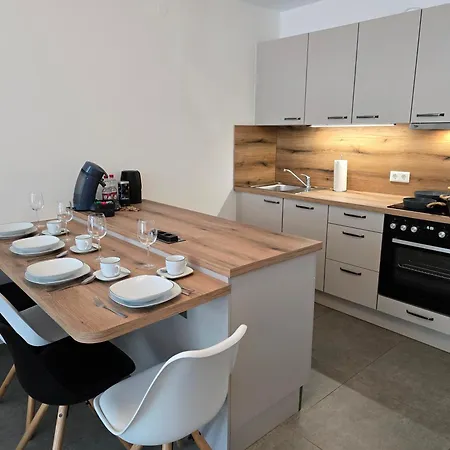 Modernes In Guter Lage Deluxe