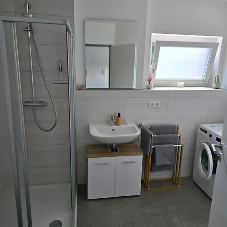 Modernes In Guter Lage Deluxe *