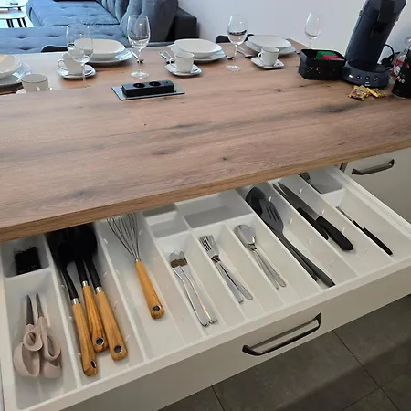 Modernes In Guter Lage Deluxe Apartamento