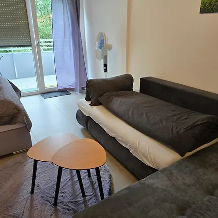 Modernes In Guter Lage Deluxe *