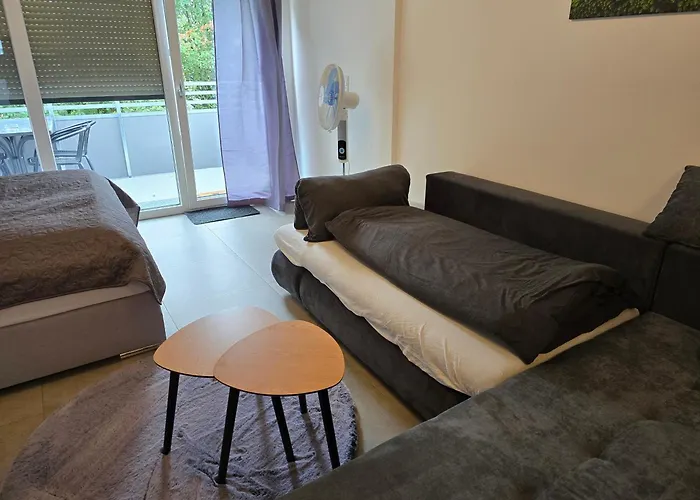 Modernes In Guter Lage Deluxe *